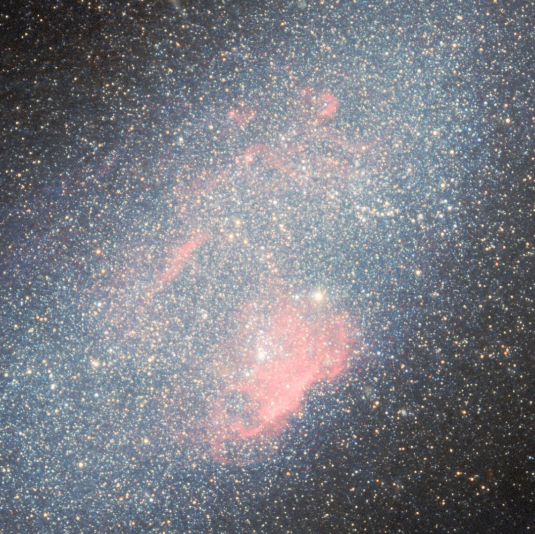 A close-up view of the core region of Mrk 178. Credit: ESA/Hubble & NASA, F. Annibali, S. Hong