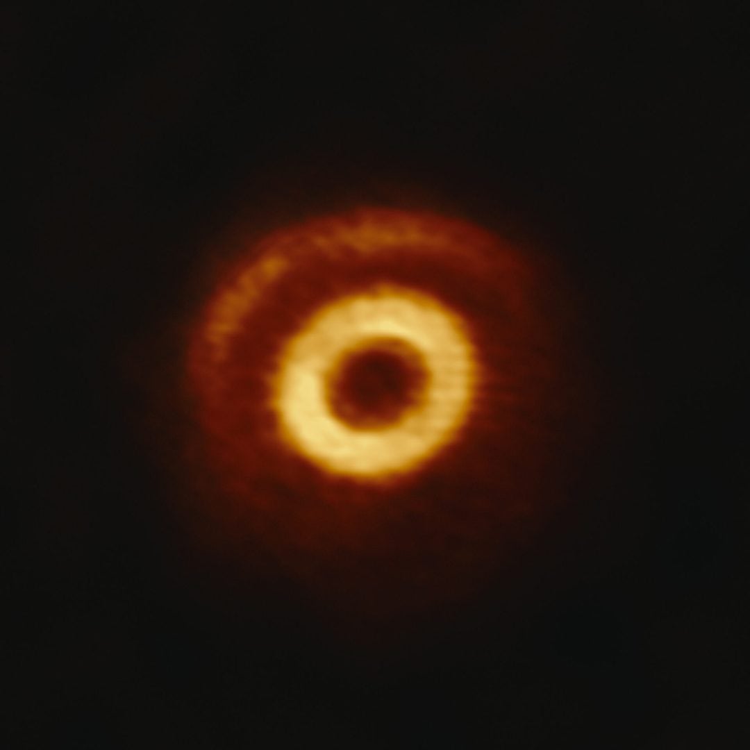 This image from the Atacama Large Millimeter/submillimeter Array (ALMA) shows V1247 Orionis, a young, hot star surrounded by a dynamic ring of gas and dust. Credit: ALMA (ESO/NAOJ/NRAO); S. Kraus (University of Exeter, UK)