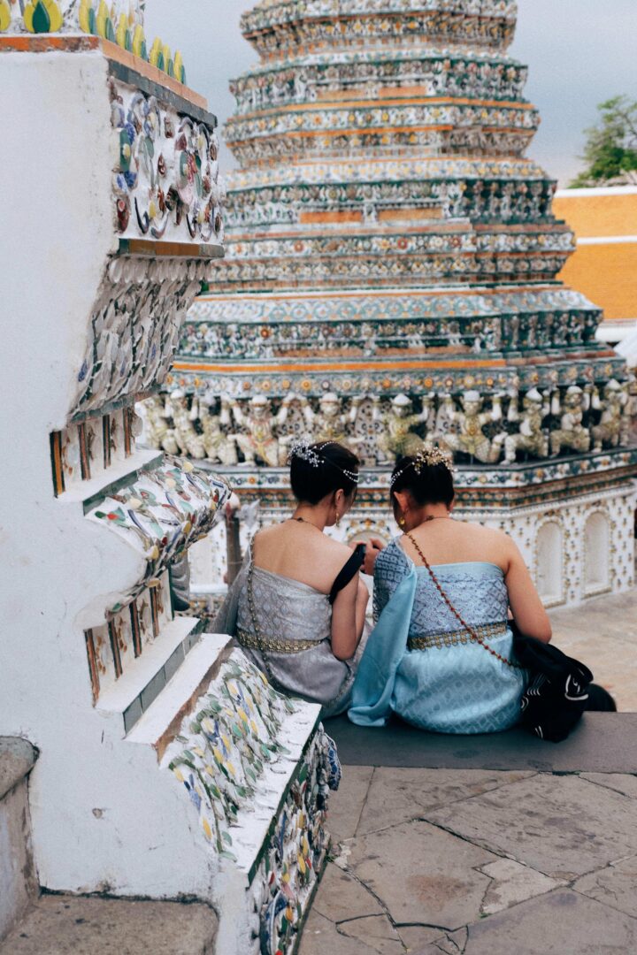 Wat Arun photographers controversy