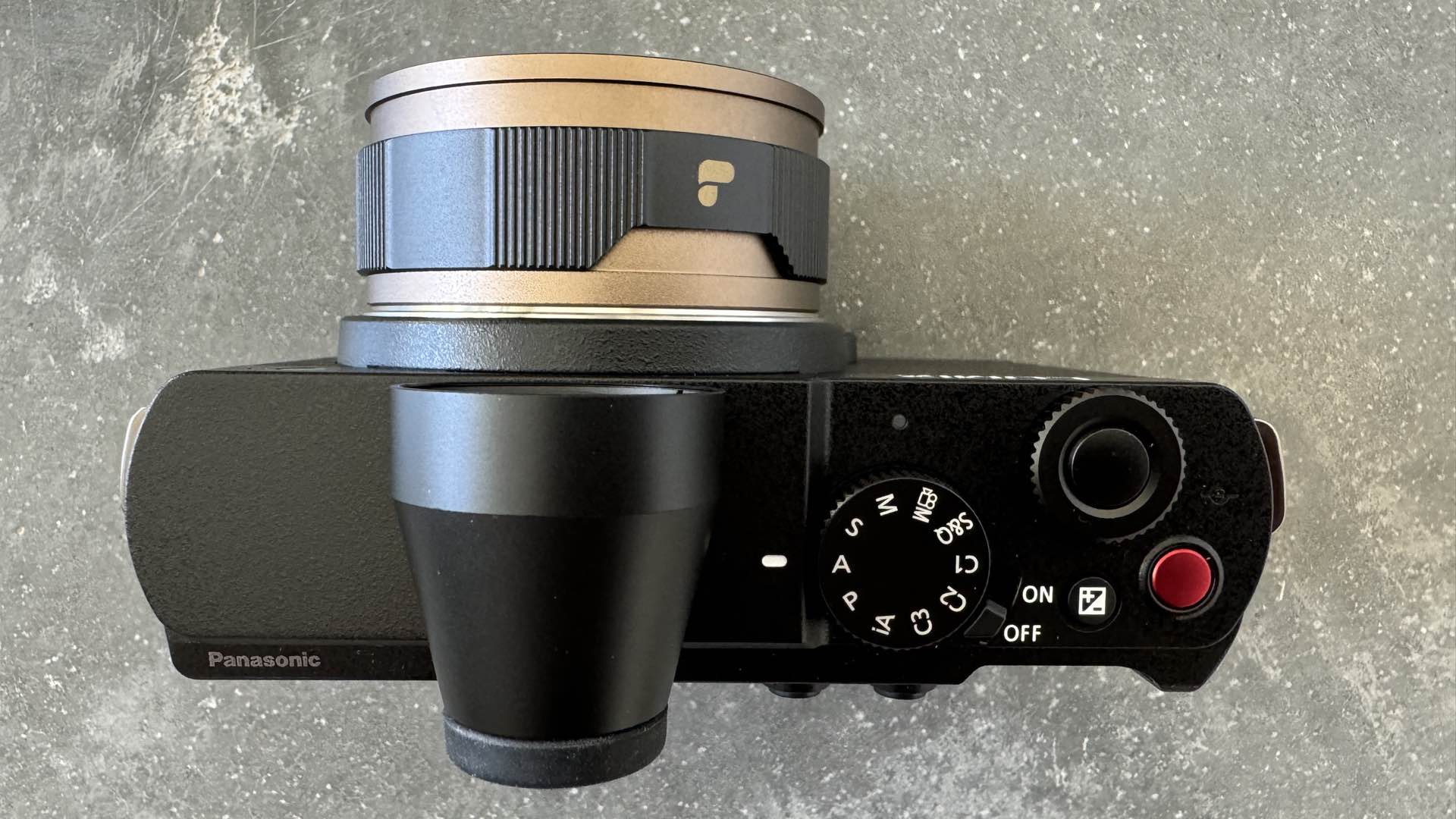 LightLeak lens closed
