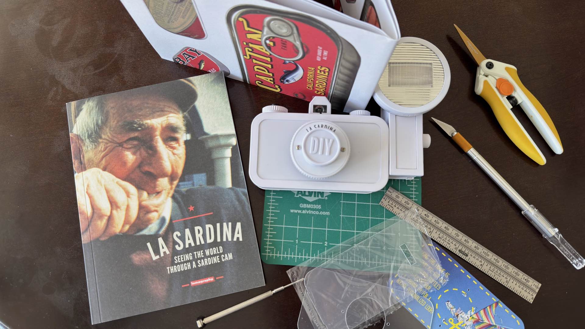 La Sardina package contents