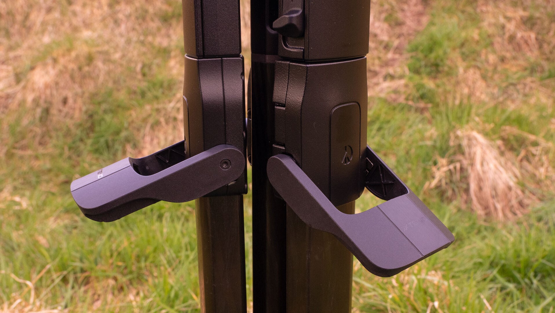 Manfrotto ONE Hybrid leg lock levers