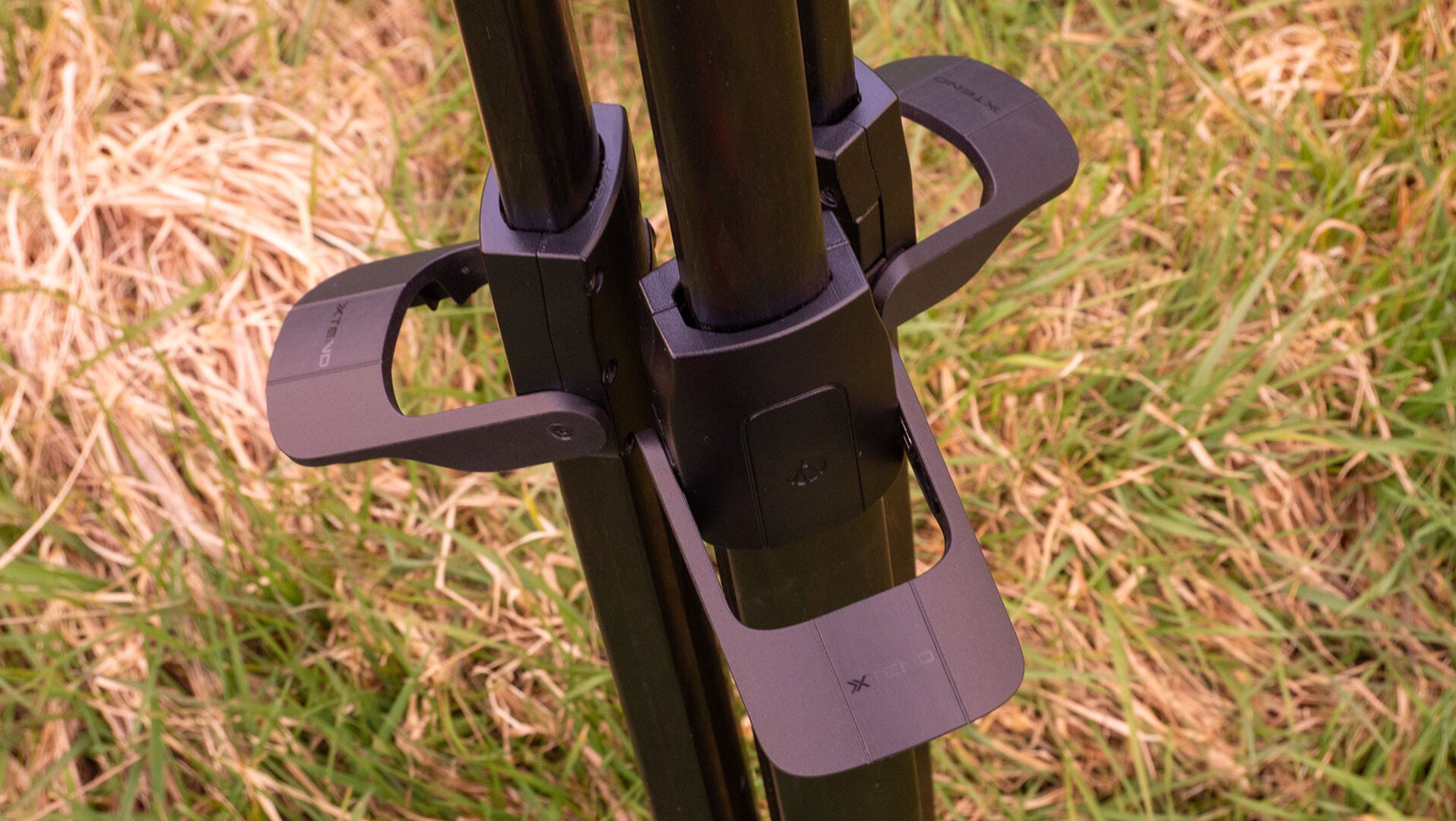 Manfrotto ONE Hybrid leg lock levers