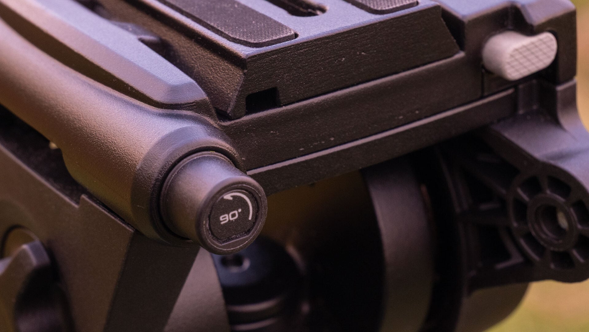 Manfrotto ONE Hybrid 90-degree pivot point