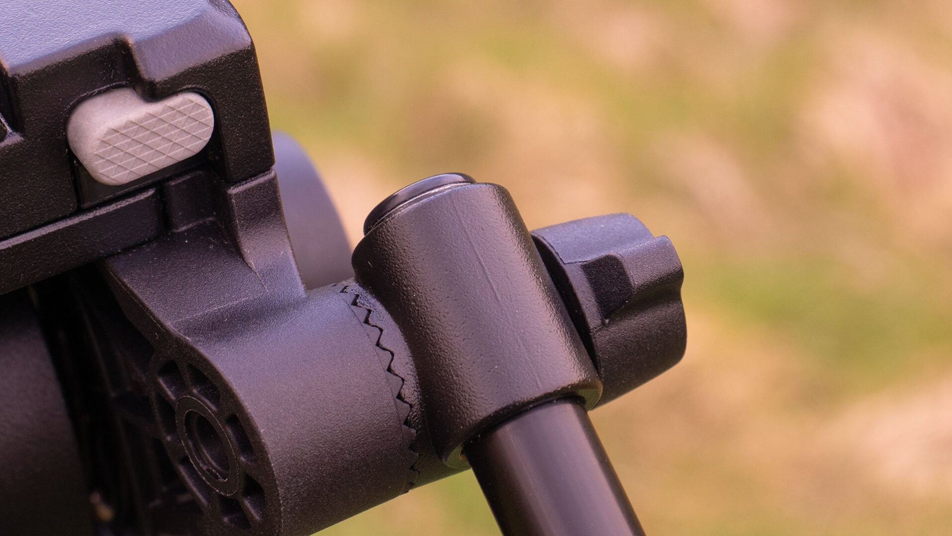 Manfrotto ONE Hybrid arm and release button