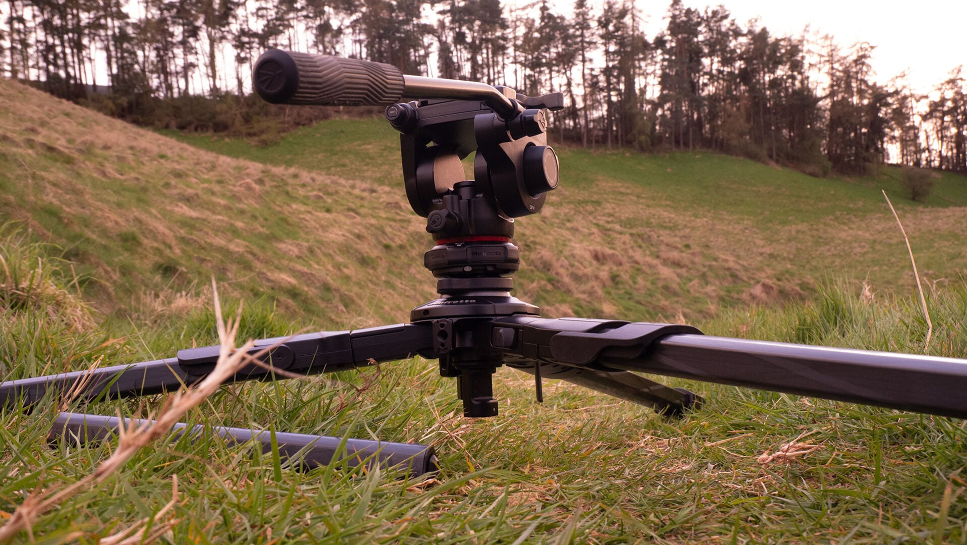 The Manfrotto ONE Hybrid gets very low to the ground