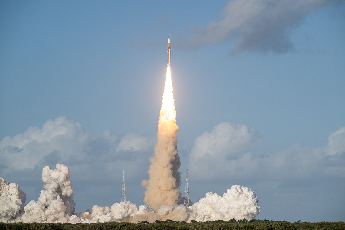 NASA’s Space Launch System rocket carrying the Orion spacecraft with NASA astronauts Reid Wiseman, commander; Victor Glover, pilot; Christina Koch, mission specialist; and CSA (Canadian Space Agency) astronaut Jeremy Hansen, mission specialist onboard launches on the Artemis II mission, Wednesday, April 1, 2026, from Launch Complex 39B at NASA’s Kennedy Space Center in Florida. Credit: NASA/Keegan Barber