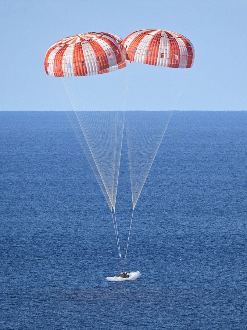 NASA’s Orion capsule splashes down in the Pacific Ocean. Credit: Josh Valcarcel