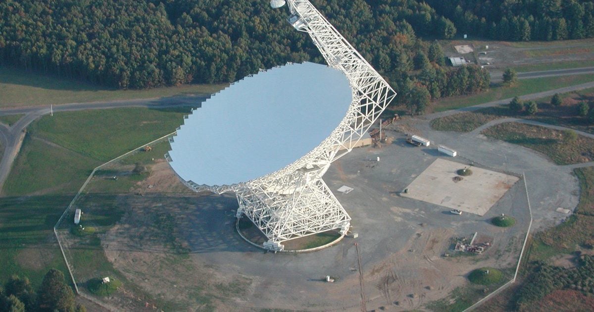 The Robert C. Byrd Green Bank Telescope is the world’s largest, fully steerable telescope. Credit: NRAO/AUI/NSF