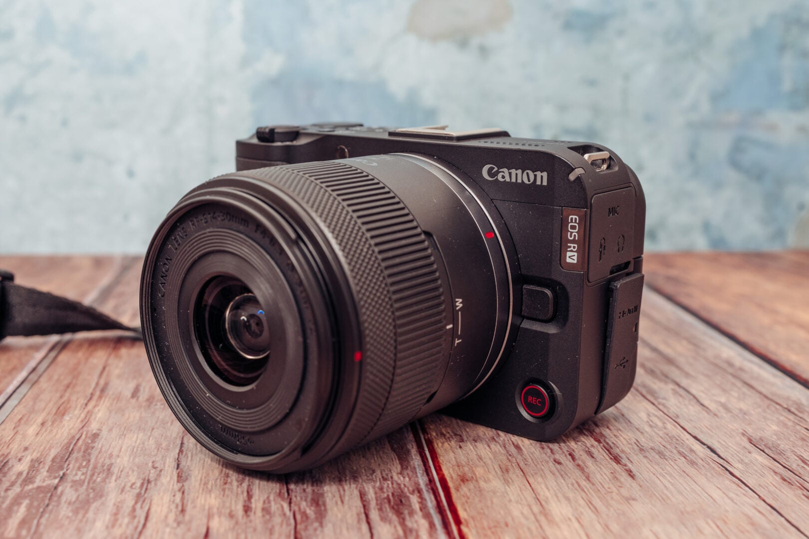 A picture of the Canon EOS R50V with the front-facing record button displayed.