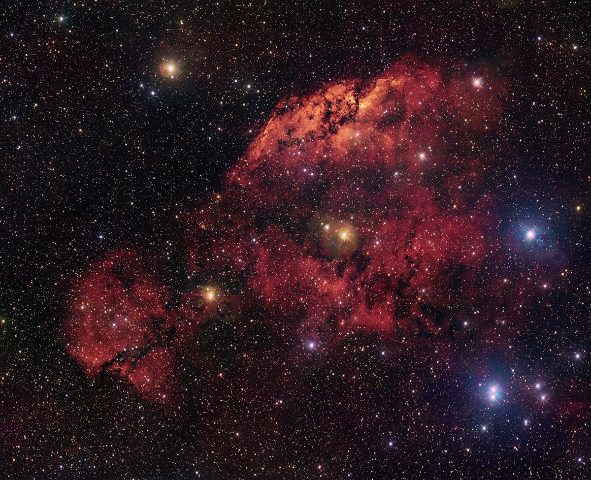 This image of the Gum 10 and Gum 11 nebula was taken with the VLT Survey Telescope (VST), which celebrates the 15th anniversary of its first light. Credit: ESO/VPHAS+ team