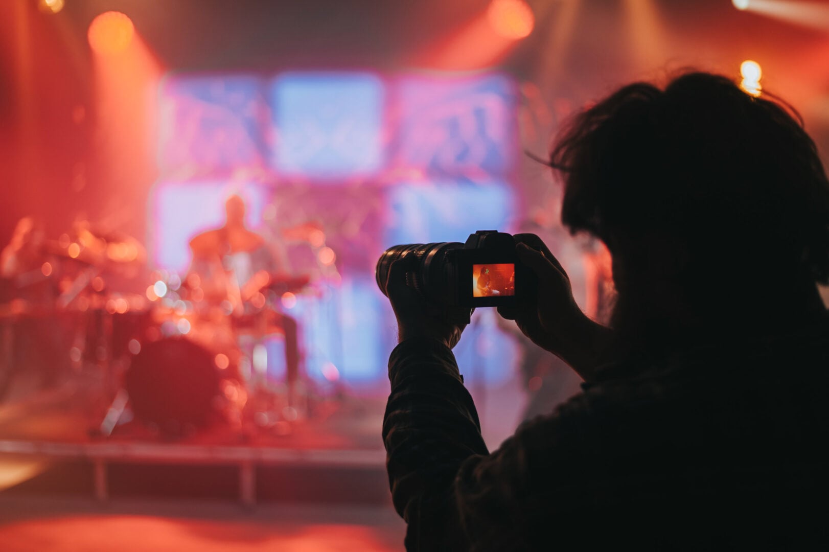How to Shoot in Low Light: Simple Tips for Better Photos photographer band photos concert