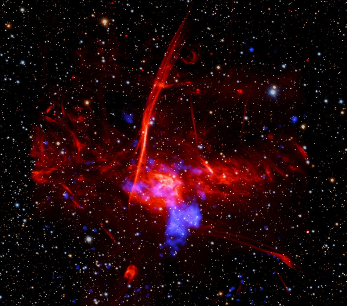 A composite image (X-ray, Radio, Optical) of the Sagittarius C region. Credit: X-ray: NASA/CXC/UCLA/Z. Zhu et al.; ESA/XMM-Newton; Optical: PanSTARRS; Radio: MeerKAT; Image Processing: NASA/CXC/SAO/L. Frattare and P. Edmonds