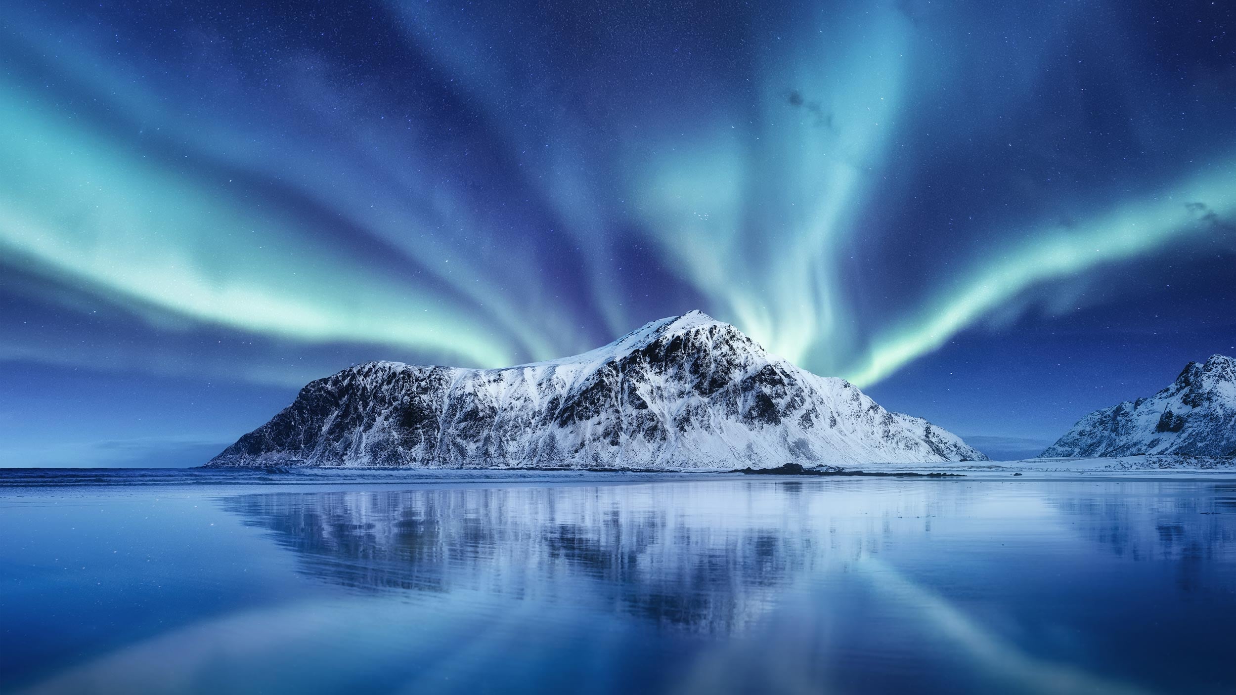 How to Photograph the Northern Lights: Camera Settings and Tips for Beginners