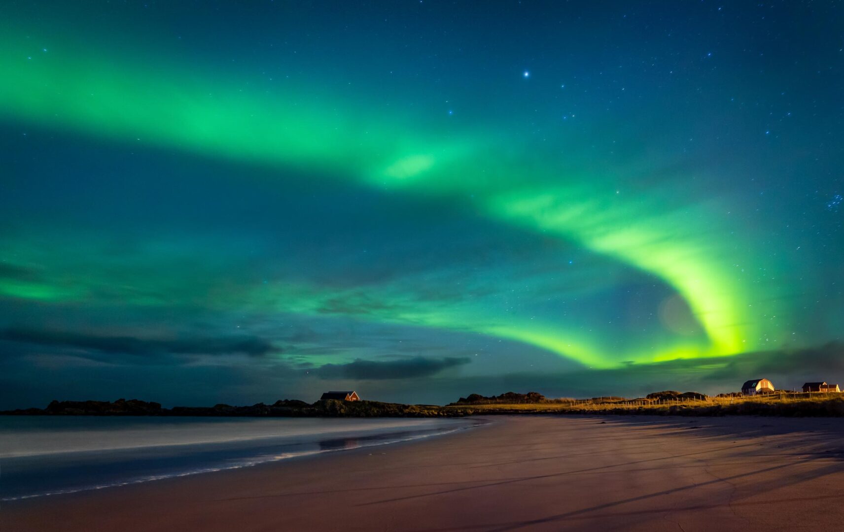 How to Photograph the Northern Lights: Camera Settings and Tips for Beginners