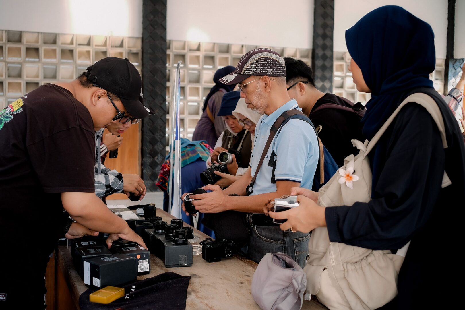 where to buy used cameras