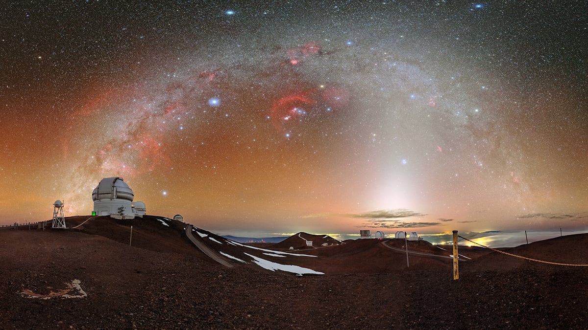 Photographer captures the colors of the night sky above the Gemini North observatory cover
