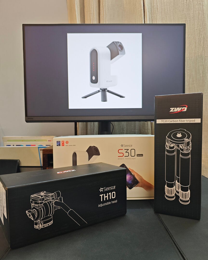 The contents inside the main package we recieved