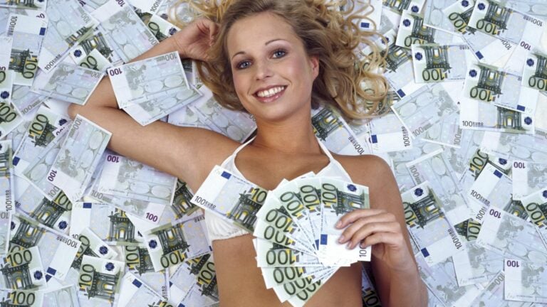 Is There Good Money in Photography? How Much Can You Really Earn?