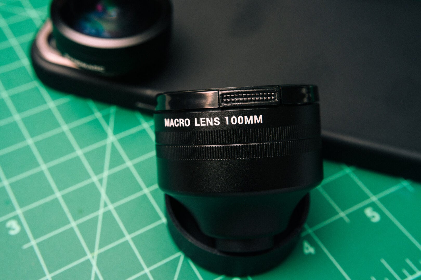 A closeup image of the SANDMARC 100mm Macro Lens