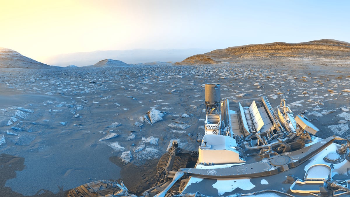 NASA celebrates Curiosity rover's 5,000th Martian day with a panorama image cover
