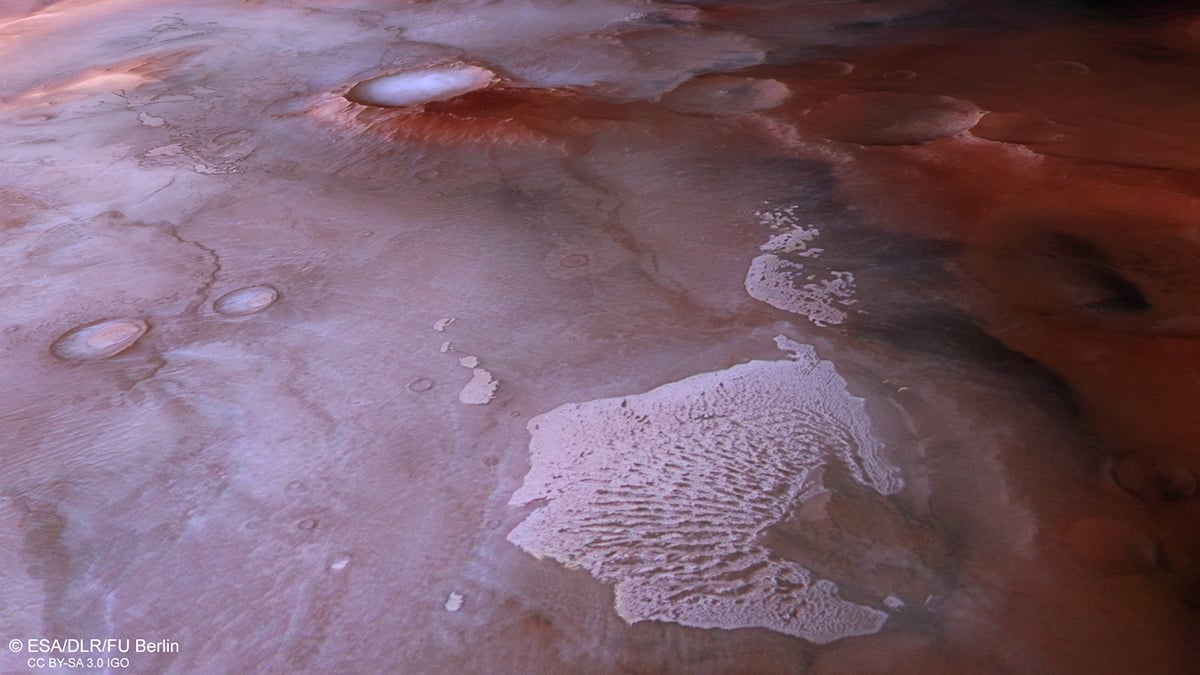 Ice-covered dunes near Thyles Rupes. Credit: ESA/DLR/FU Berlin