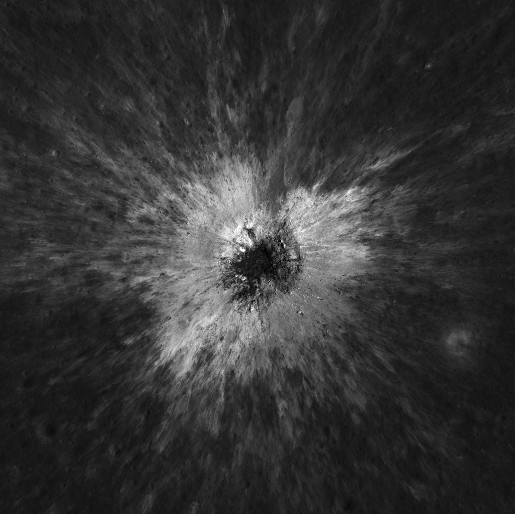 An overhead close-up of the new crater captured by NASA's LRO. Credit: NASA Goddard/Intuitive Machines/Robert Wagner
