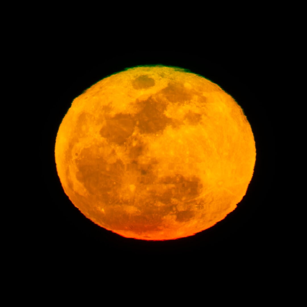 The distorted moon during moonrise. Credit: KPNO/NOIRLab/NSF/AURA/P. Horálek (Institute of Physics in Opava)